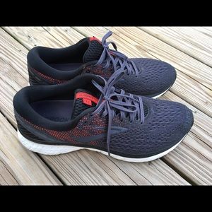 Men Brooks Ghost 11 size 9.5 running shoes